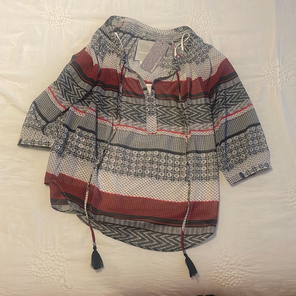 Daniel Rainn blouse with white undershirt